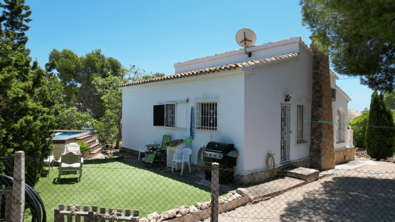Hermosa casa con excelente terreno en venta en Altea Tosal de Molar