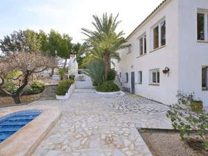 Casa unifamiliar en venta en Altea la Vella en una doble parcela con casa de huéspedes separada.