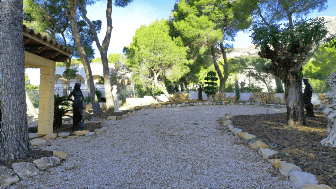 Villa maravillosamente renovada en Altea la Vella con vistas panorámicas al mar en venta