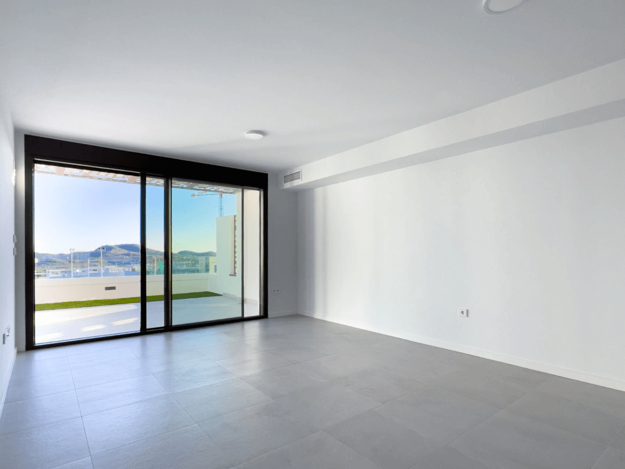 Apartamento moderno de 2 dormitorios en venta en Finestrat.