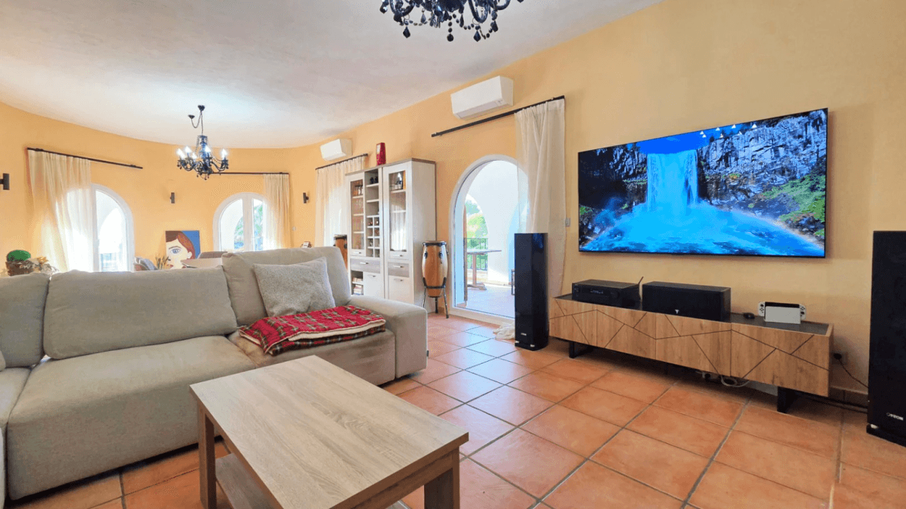 Villa maravillosamente renovada en Altea la Vella con vistas panorámicas al mar en venta