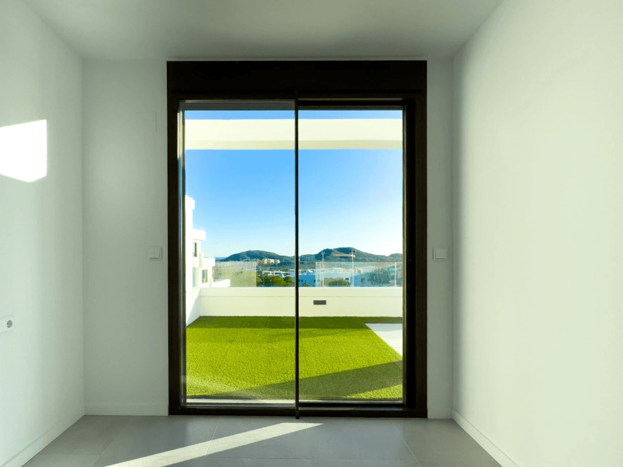 Apartamento moderno de 2 dormitorios en venta en Finestrat.