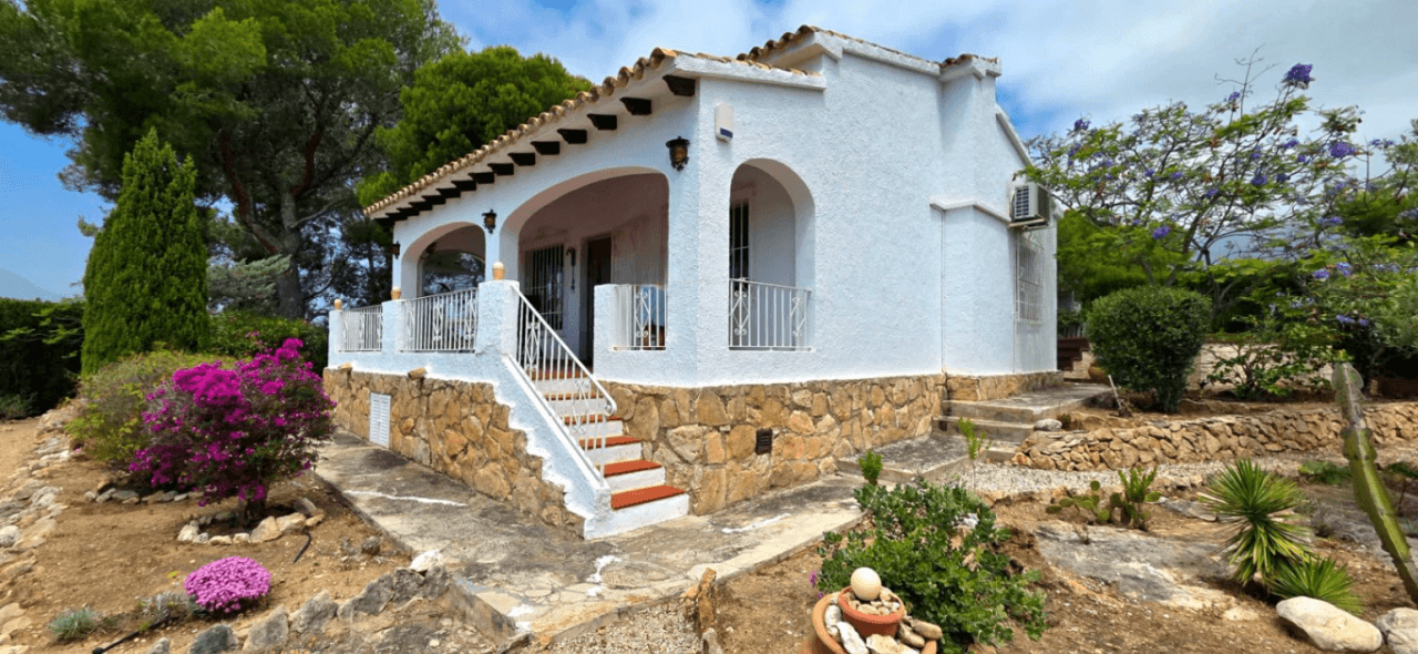 Hermosa casa con excelente terreno en venta en Altea Tosal de Molar