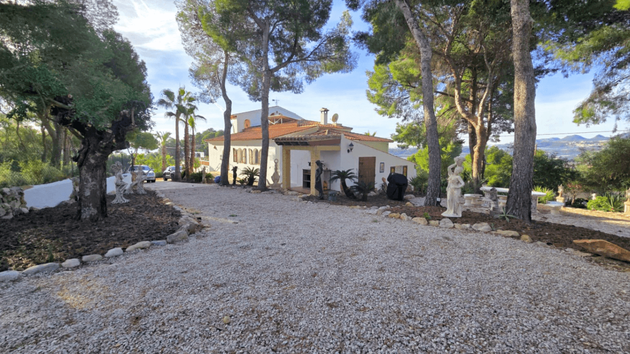 Villa maravillosamente renovada en Altea la Vella con vistas panorámicas al mar en venta