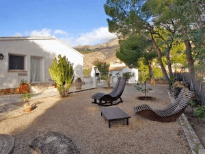 Casa unifamiliar en venta en Altea la Vella en una doble parcela con casa de huéspedes separada.