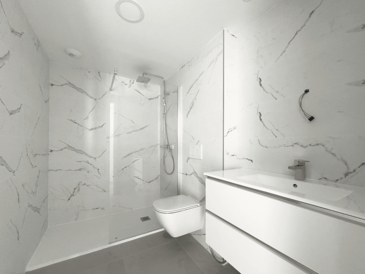 Apartamento moderno de 2 dormitorios en venta en Finestrat.