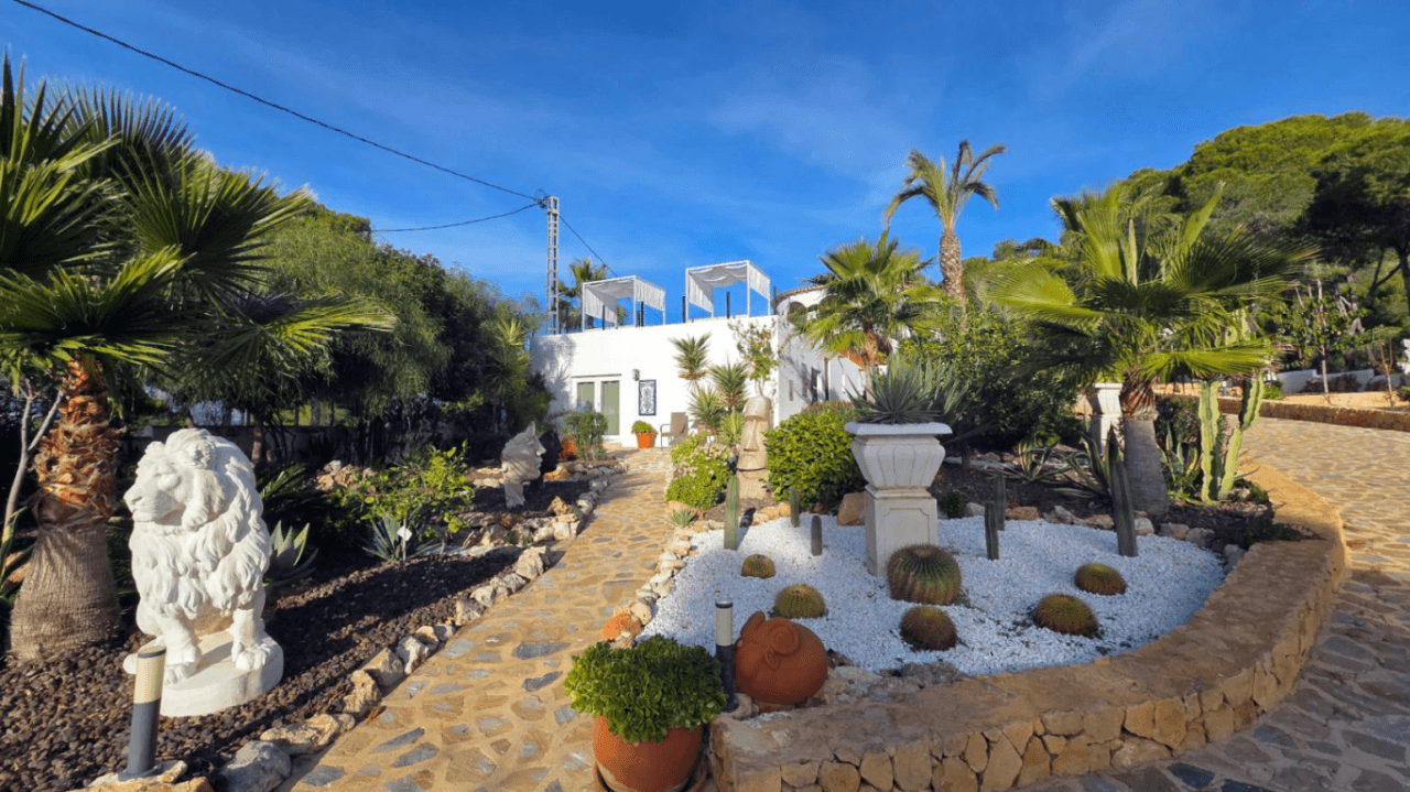 Villa maravillosamente renovada en Altea la Vella con vistas panorámicas al mar en venta