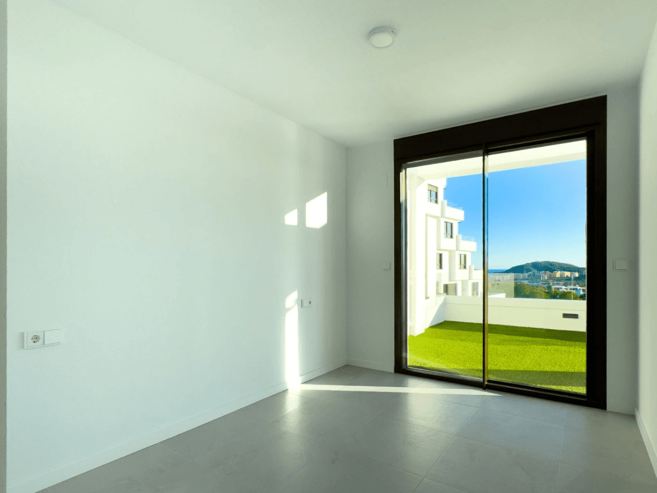 Apartamento moderno de 2 dormitorios en venta en Finestrat.