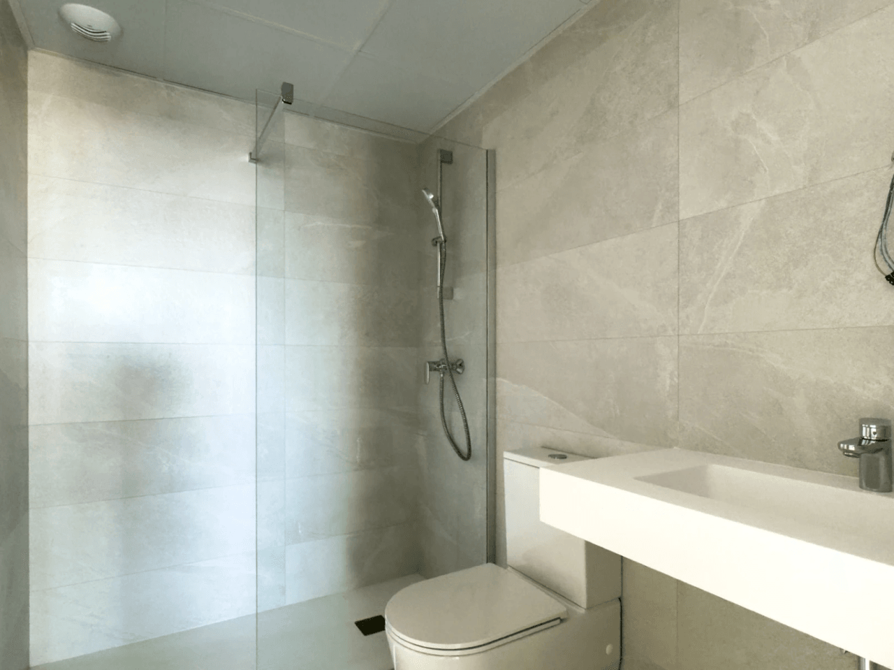 Apartamento moderno de 2 dormitorios en venta en Finestrat.
