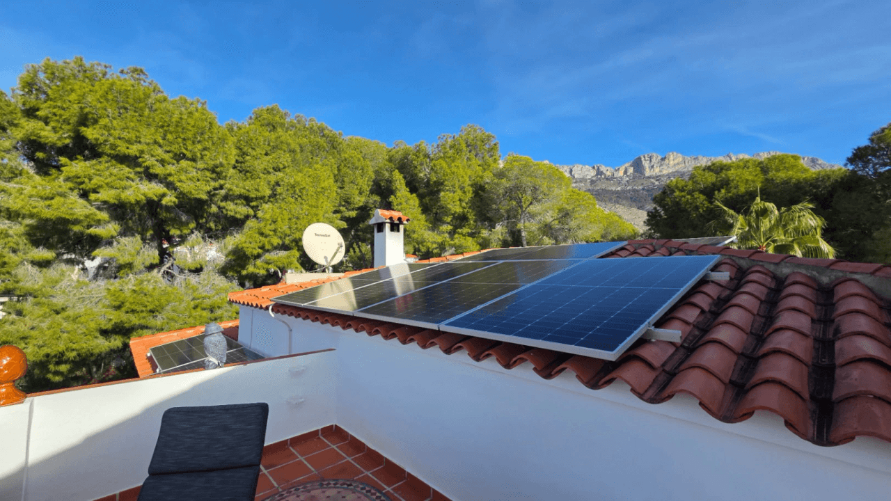 Villa maravillosamente renovada en Altea la Vella con vistas panorámicas al mar en venta