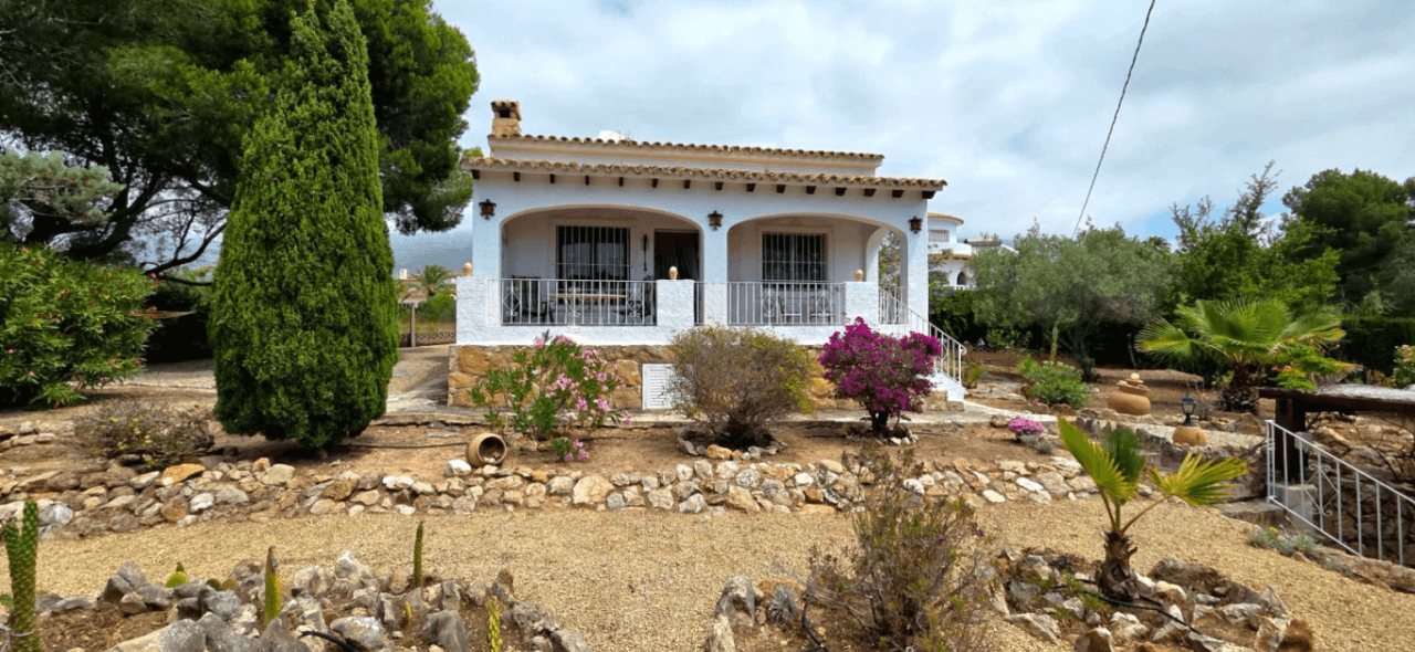 Hermosa casa con excelente terreno en venta en Altea Tosal de Molar