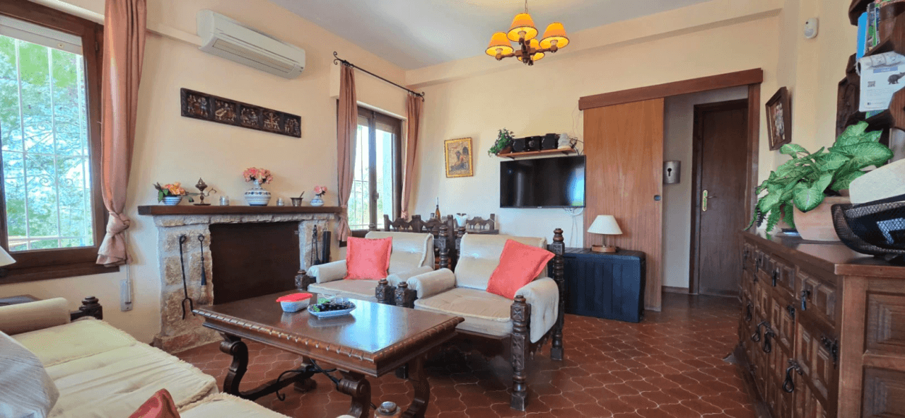 Hermosa casa con excelente terreno en venta en Altea Tosal de Molar