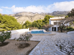 Casa unifamiliar en venta en Altea la Vella en una doble parcela con casa de huéspedes separada.