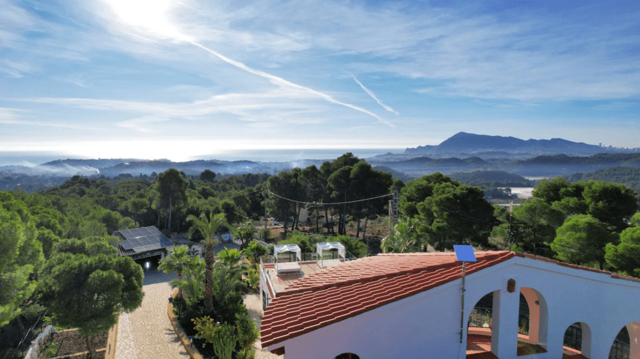 Villa maravillosamente renovada en Altea la Vella con vistas panorámicas al mar en venta