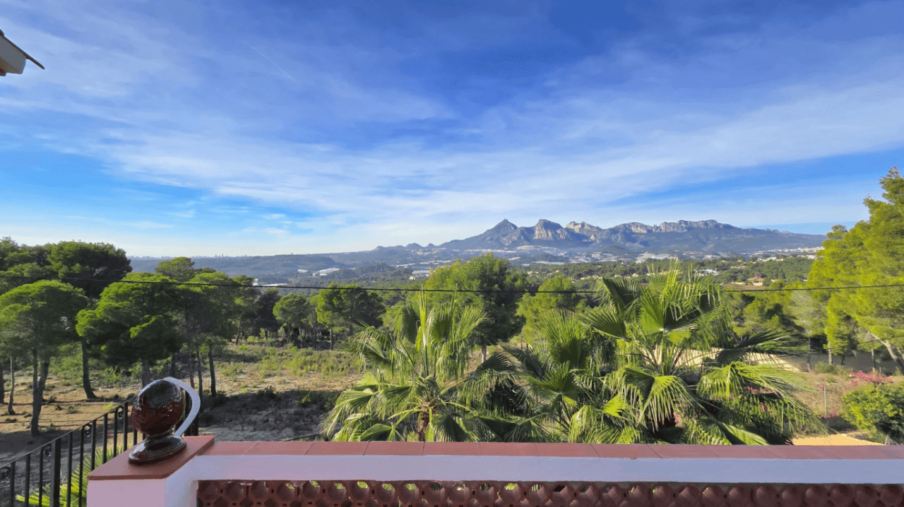 Villa maravillosamente renovada en Altea la Vella con vistas panorámicas al mar en venta