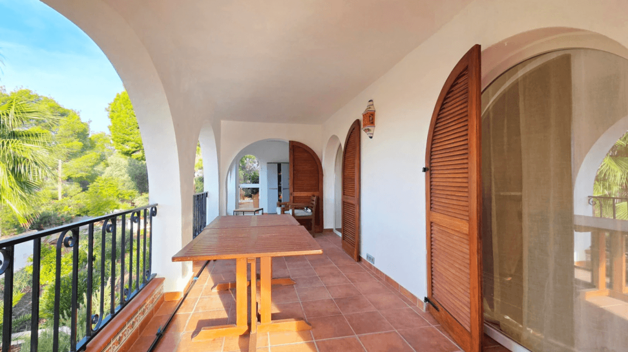 Villa maravillosamente renovada en Altea la Vella con vistas panorámicas al mar en venta