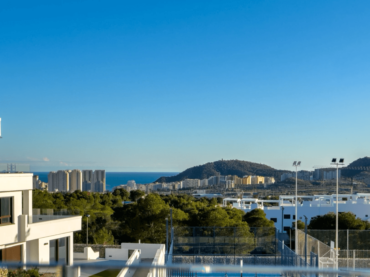 Apartamento moderno de 2 dormitorios en venta en Finestrat.