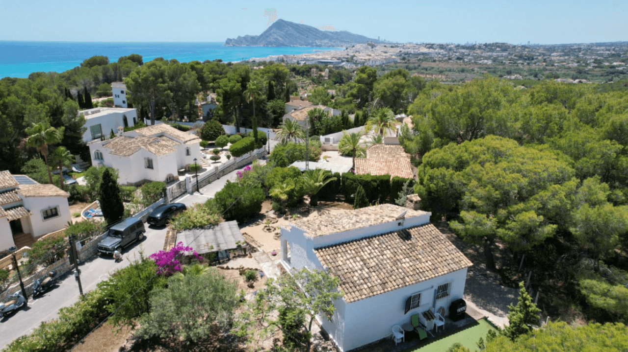 Hermosa casa con excelente terreno en venta en Altea Tosal de Molar