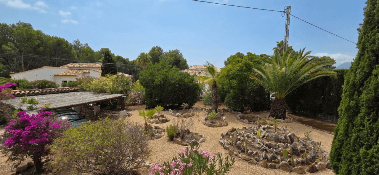 Hermosa casa con excelente terreno en venta en Altea Tosal de Molar