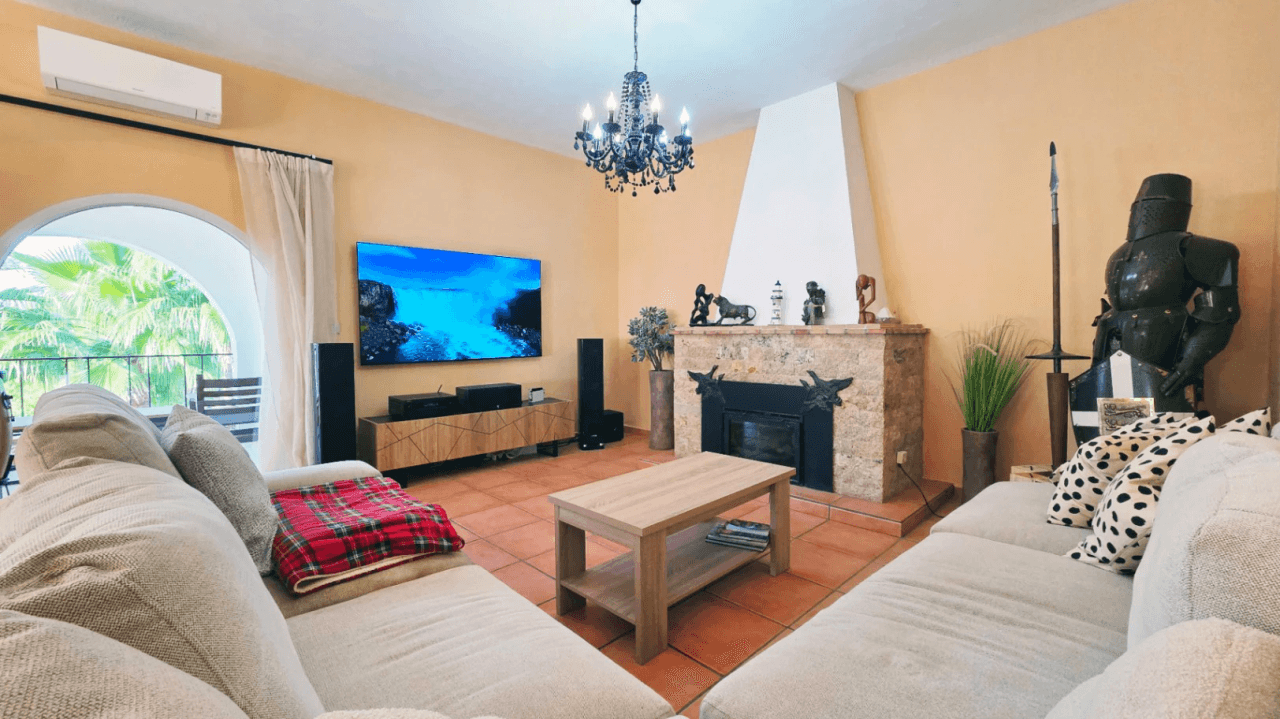 Villa maravillosamente renovada en Altea la Vella con vistas panorámicas al mar en venta