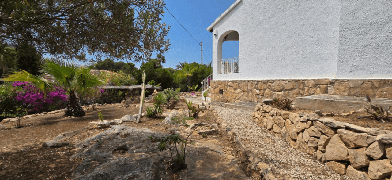 Hermosa casa con excelente terreno en venta en Altea Tosal de Molar