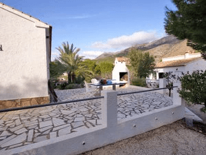Casa unifamiliar en venta en Altea la Vella en una doble parcela con casa de huéspedes separada.