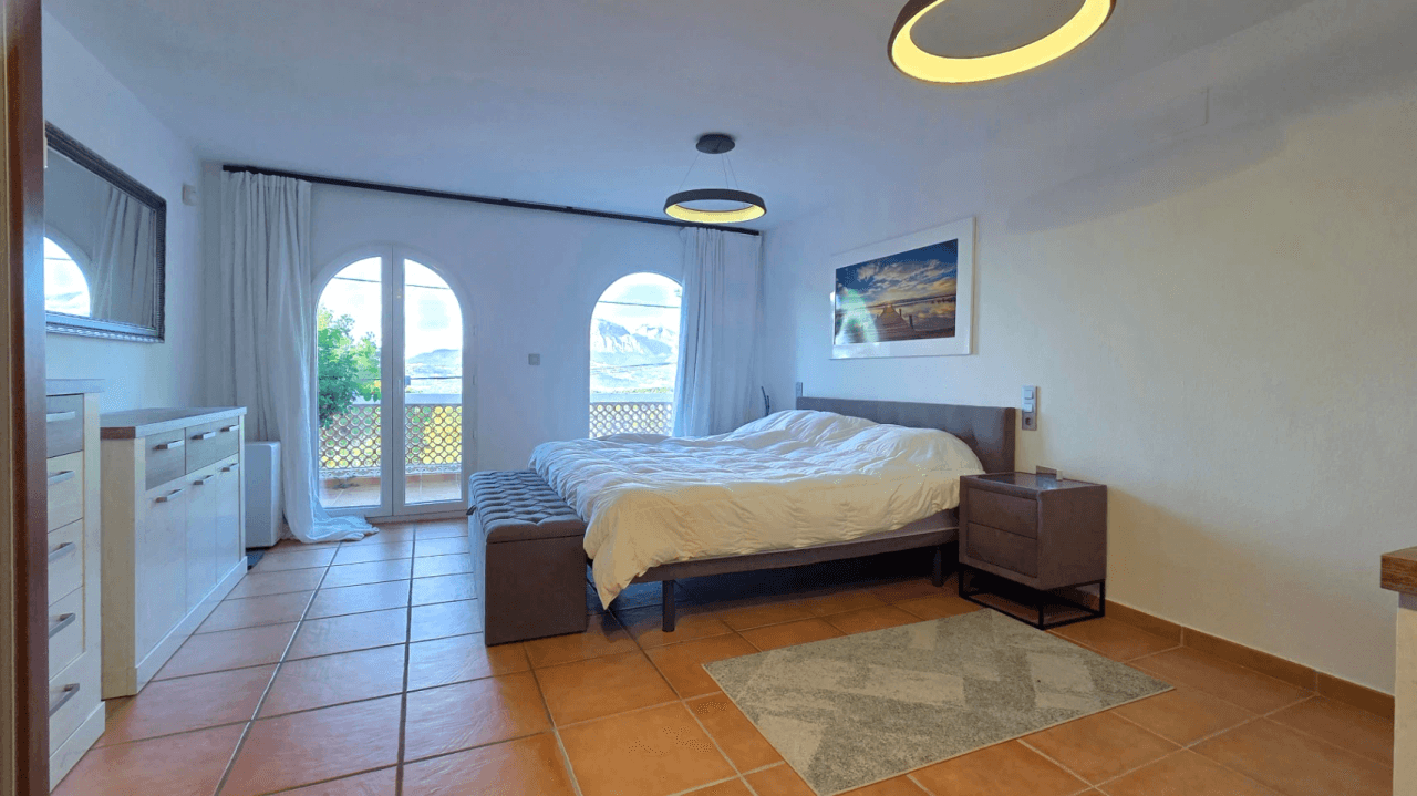 Villa maravillosamente renovada en Altea la Vella con vistas panorámicas al mar en venta
