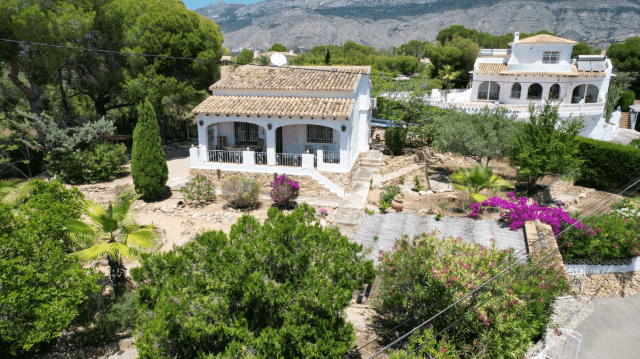 Hermosa casa con excelente terreno en venta en Altea Tosal de Molar