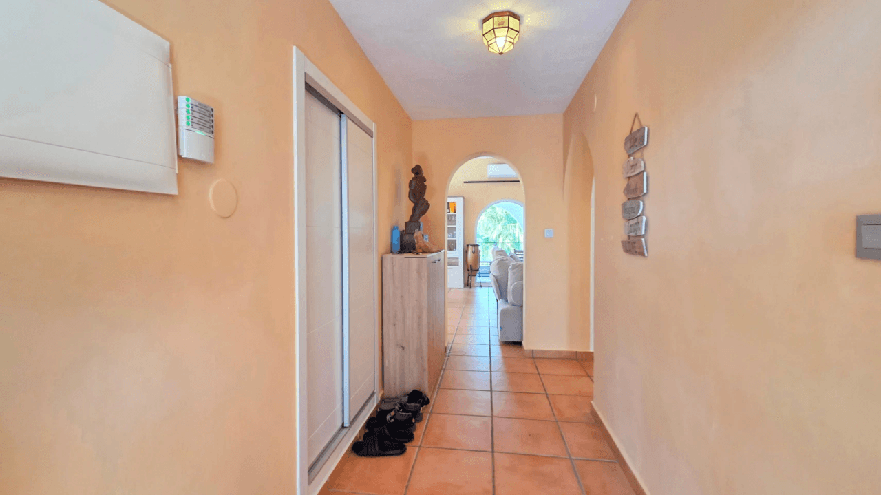 Villa maravillosamente renovada en Altea la Vella con vistas panorámicas al mar en venta