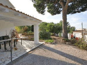 Casa unifamiliar en venta en Altea la Vella en una doble parcela con casa de huéspedes separada.