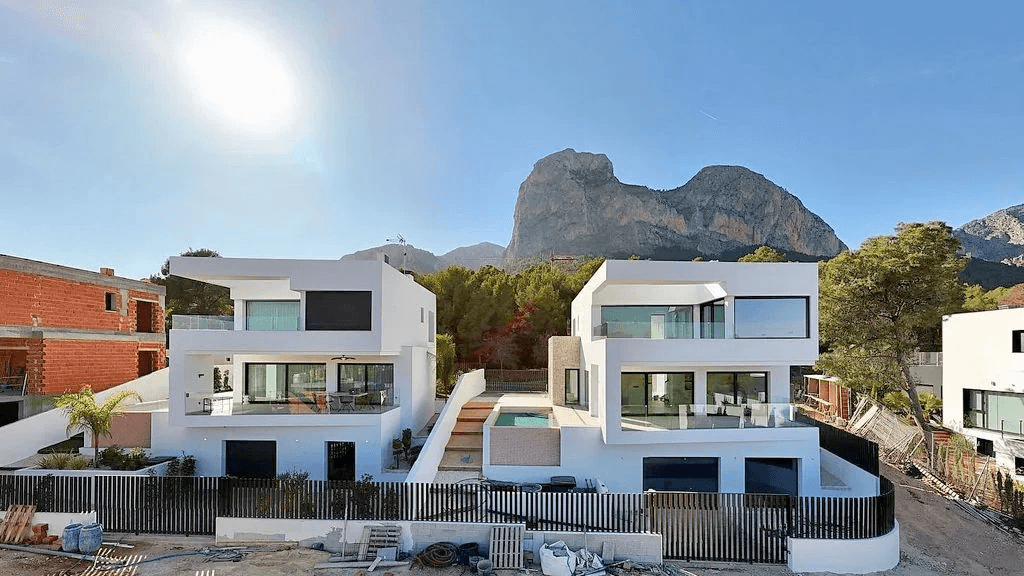 Villas modernas y lujosas con impresionantes vistas a las montañas y al mar Mediterráneo - Polop