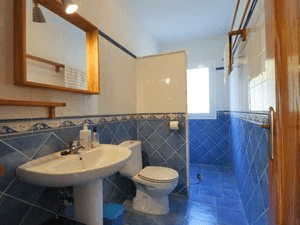 Casa unifamiliar en venta en Altea la Vella en una doble parcela con casa de huéspedes separada.