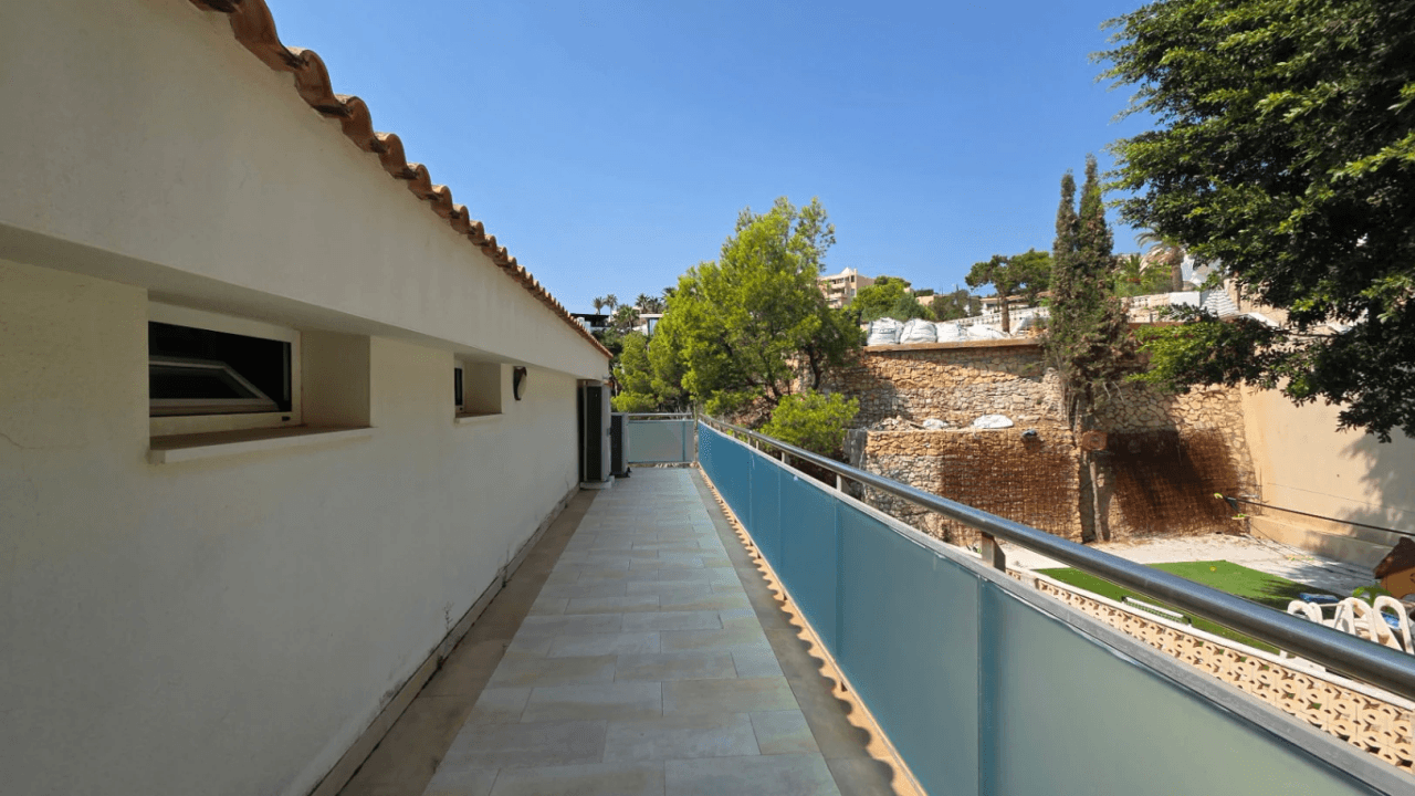 Excepcional ático en primera línea de mar en Altea Mascarat en la Costa Blanca.