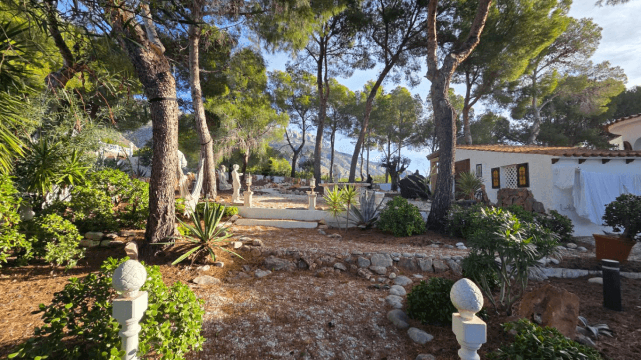 Villa maravillosamente renovada en Altea la Vella con vistas panorámicas al mar en venta