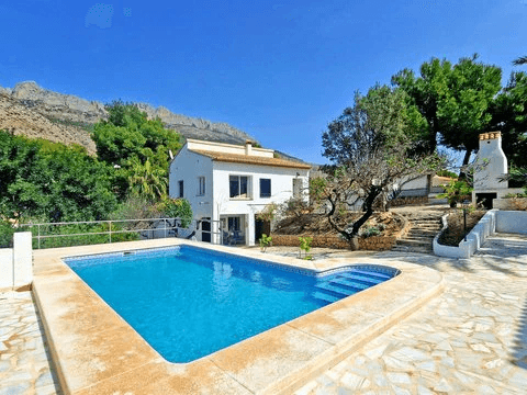 Casa unifamiliar en venta en Altea la Vella en una doble parcela con casa de huéspedes separada.