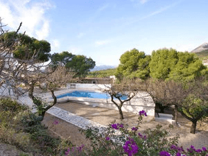 Casa unifamiliar en venta en Altea la Vella en una doble parcela con casa de huéspedes separada.