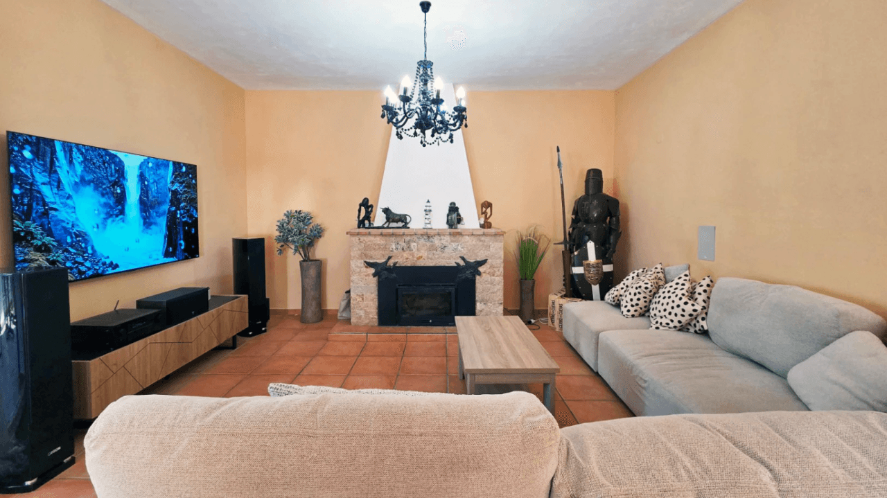 Villa maravillosamente renovada en Altea la Vella con vistas panorámicas al mar en venta