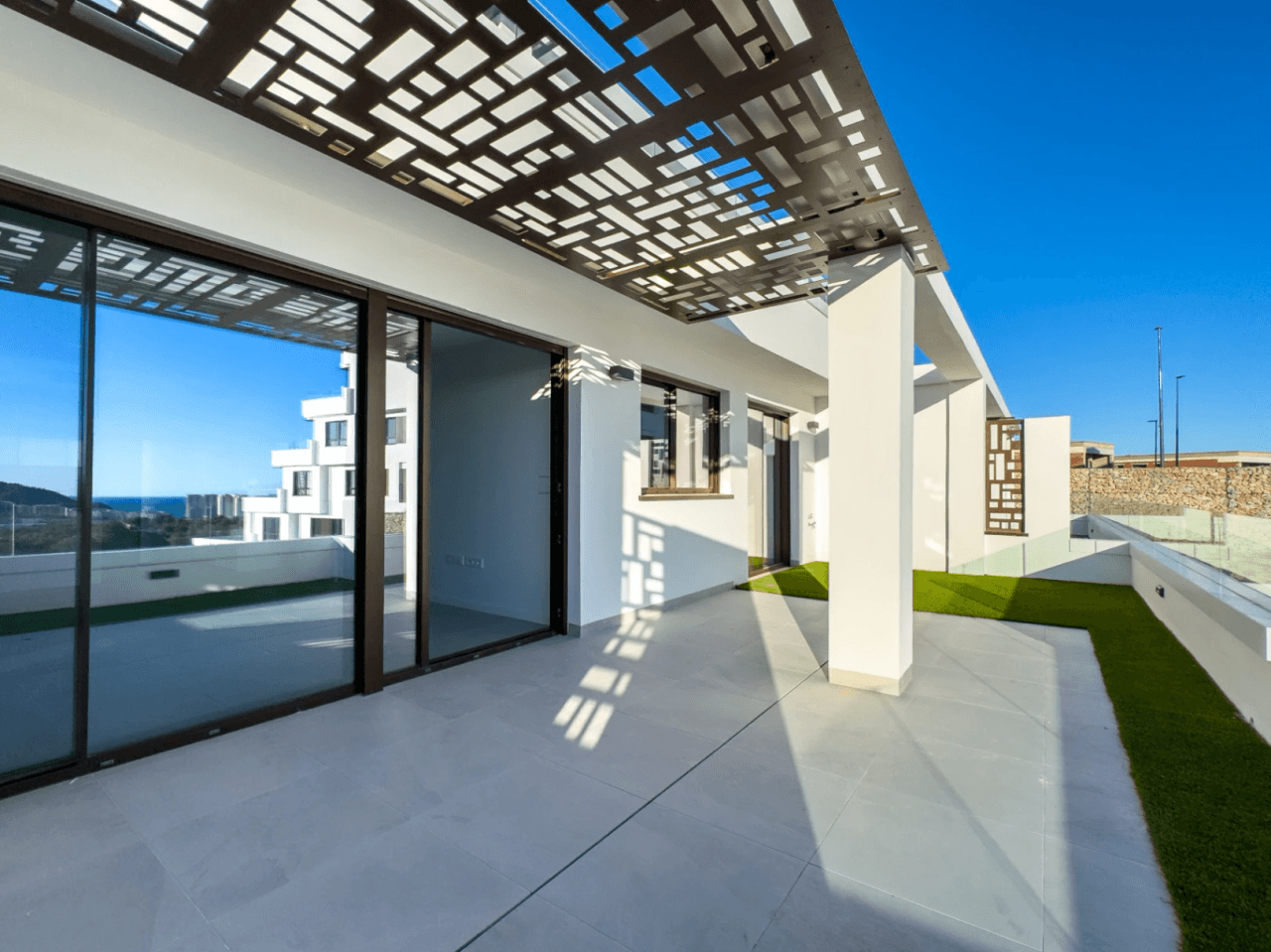 Apartamento moderno de 2 dormitorios en venta en Finestrat.