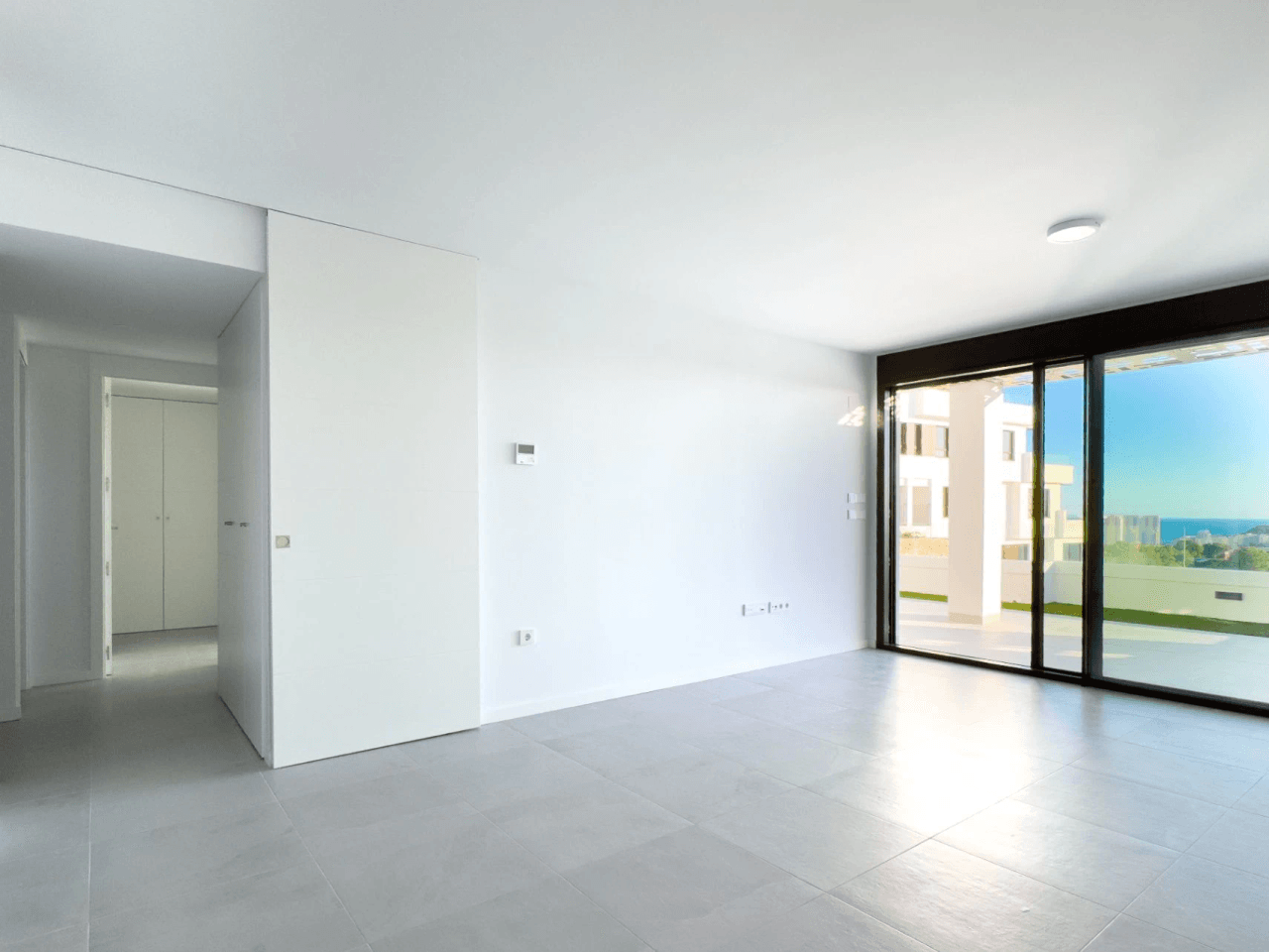 Apartamento moderno de 2 dormitorios en venta en Finestrat.