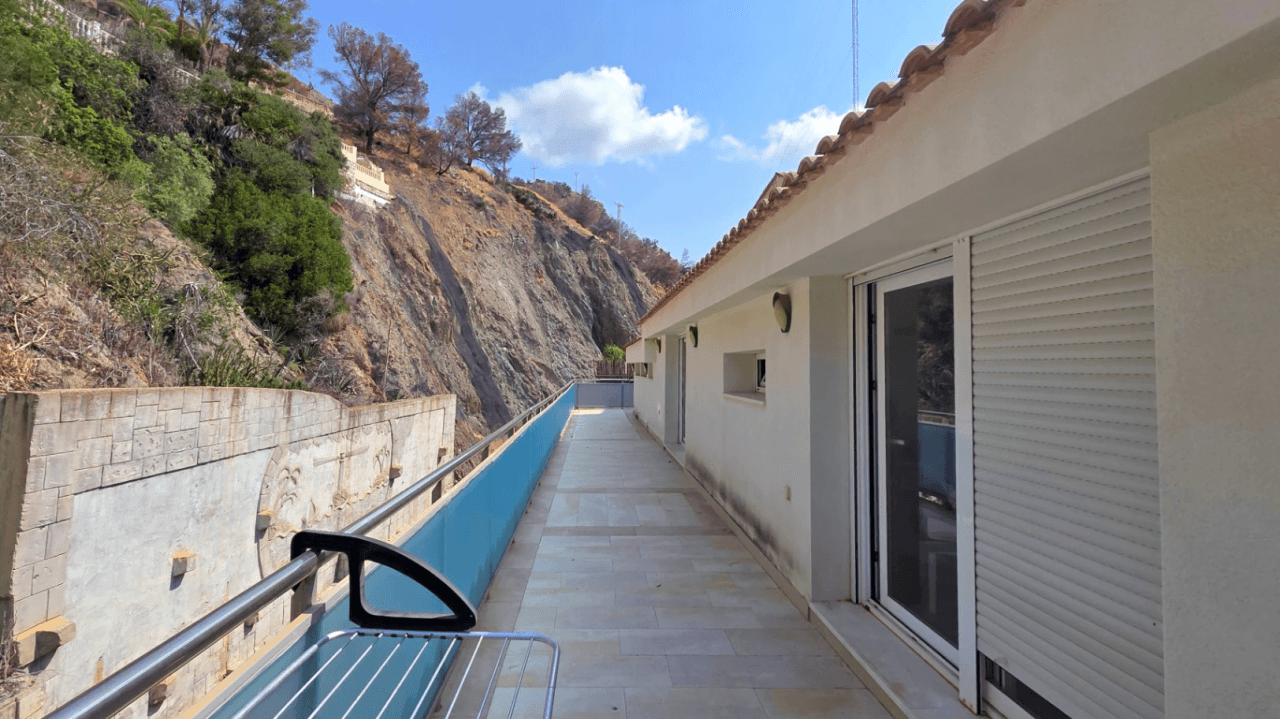Excepcional ático en primera línea de mar en Altea Mascarat en la Costa Blanca.