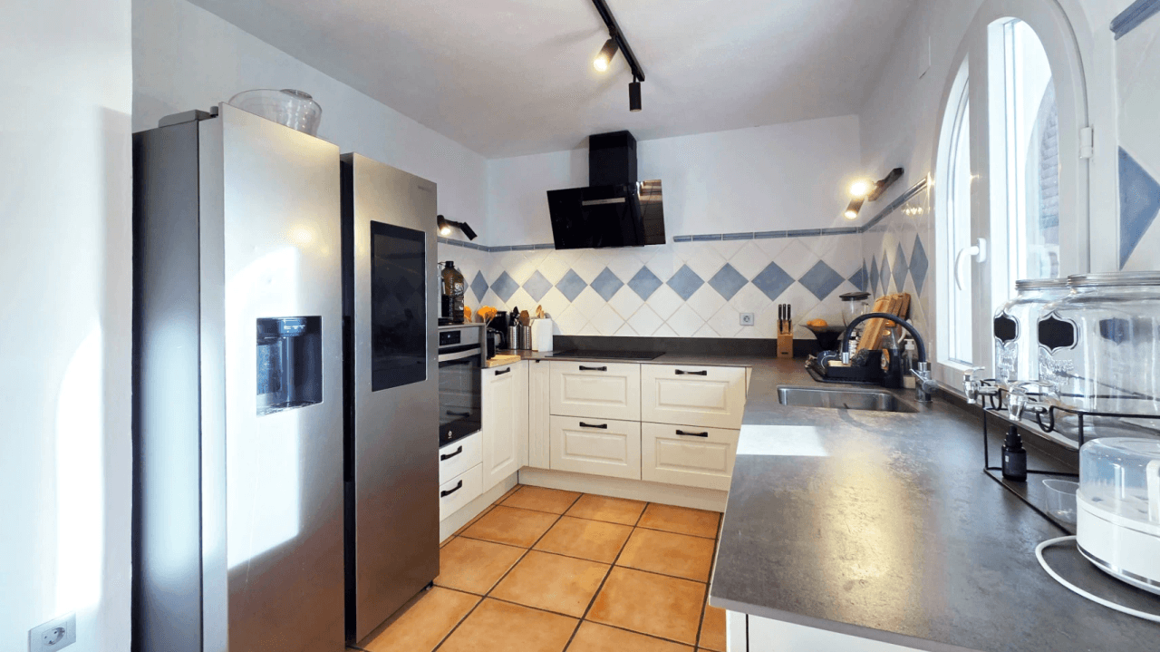 Villa maravillosamente renovada en Altea la Vella con vistas panorámicas al mar en venta