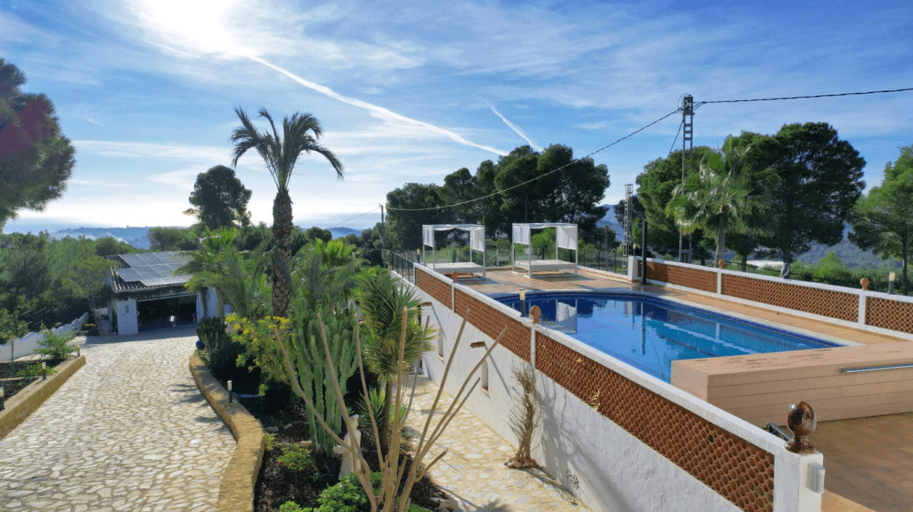 Villa maravillosamente renovada en Altea la Vella con vistas panorámicas al mar en venta