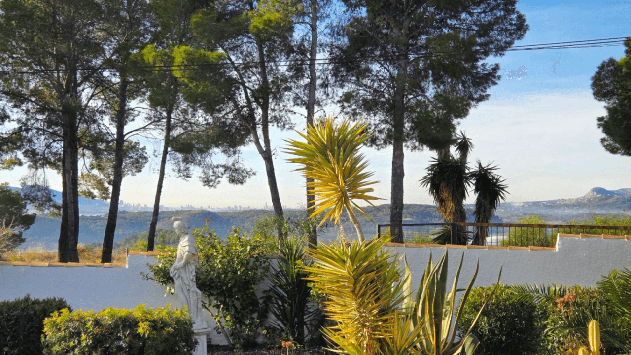 Villa maravillosamente renovada en Altea la Vella con vistas panorámicas al mar en venta