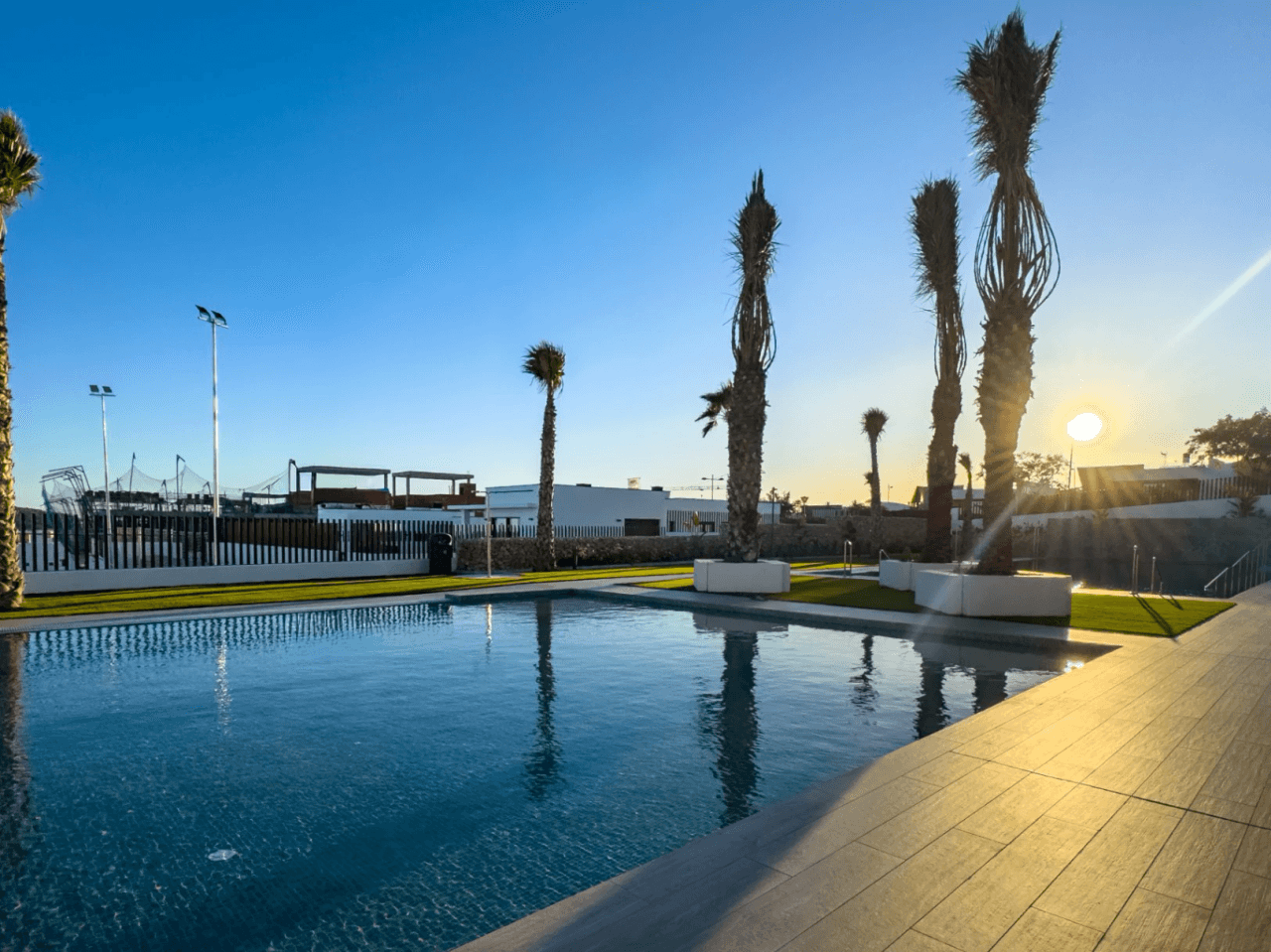 Apartamento moderno de 2 dormitorios en venta en Finestrat.
