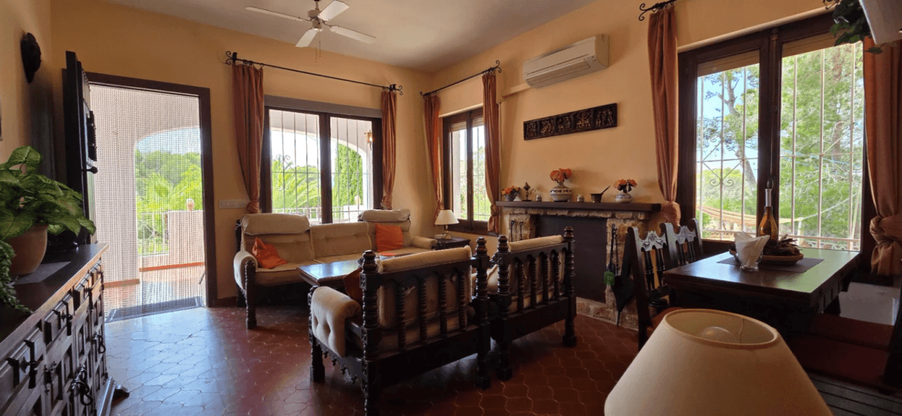 Hermosa casa con excelente terreno en venta en Altea Tosal de Molar