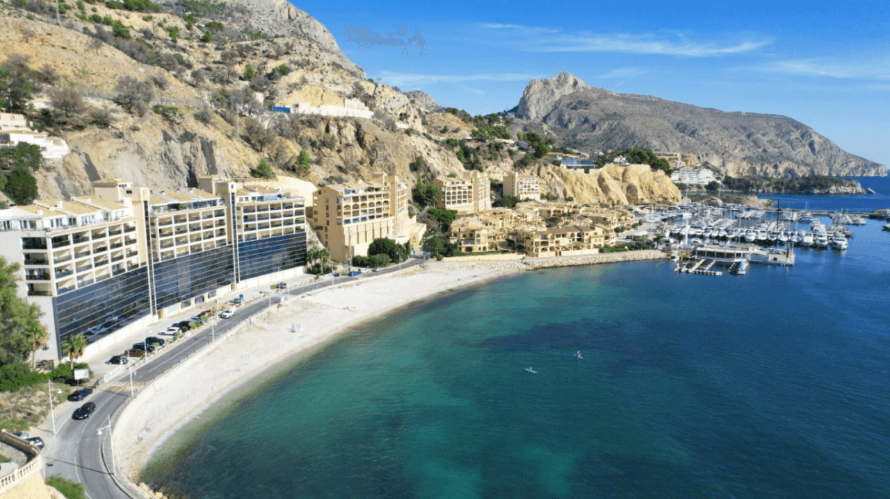 Excepcional ático en primera línea de mar en Altea Mascarat en la Costa Blanca.