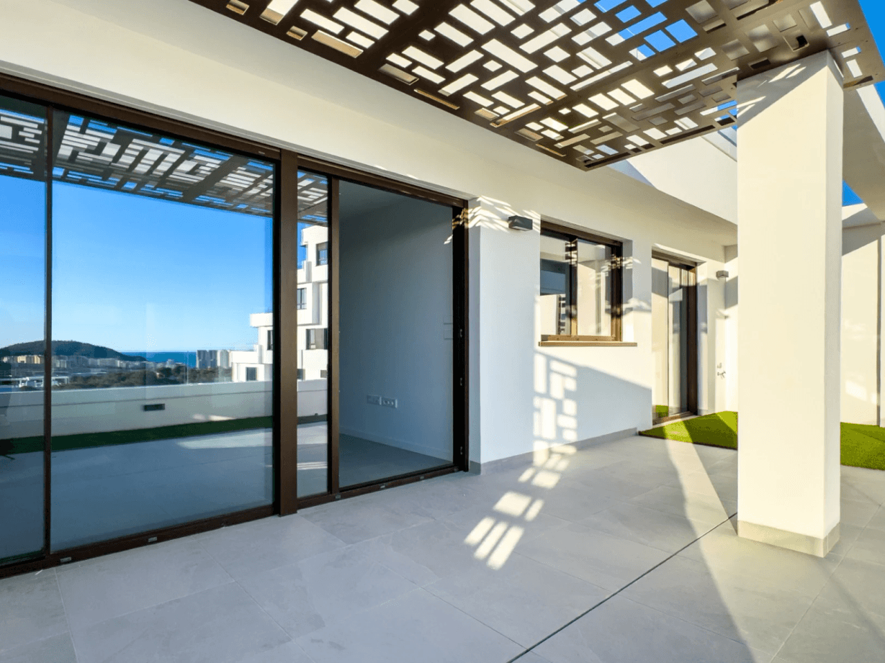 Apartamento moderno de 2 dormitorios en venta en Finestrat.