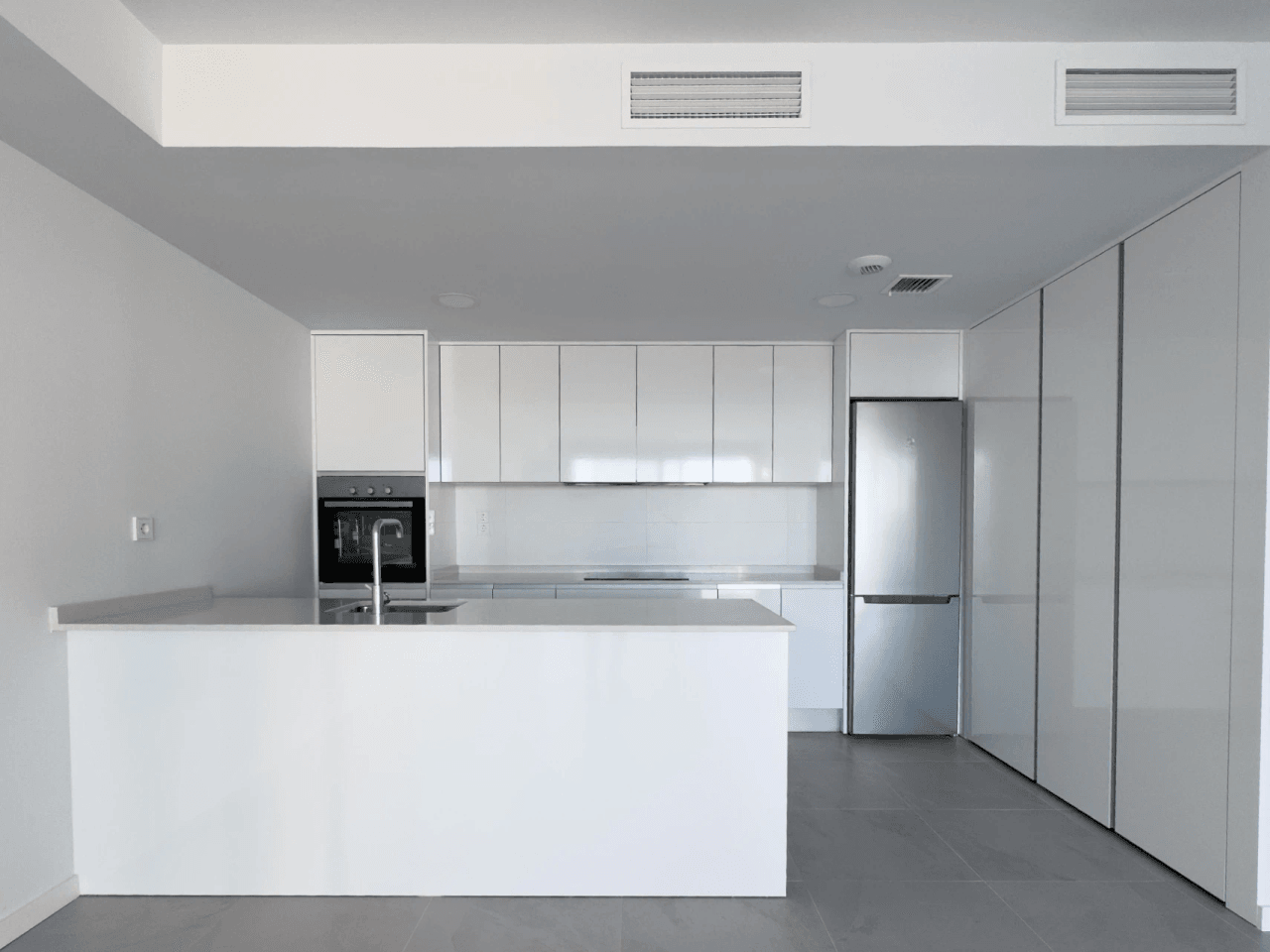Apartamento moderno de 2 dormitorios en venta en Finestrat.