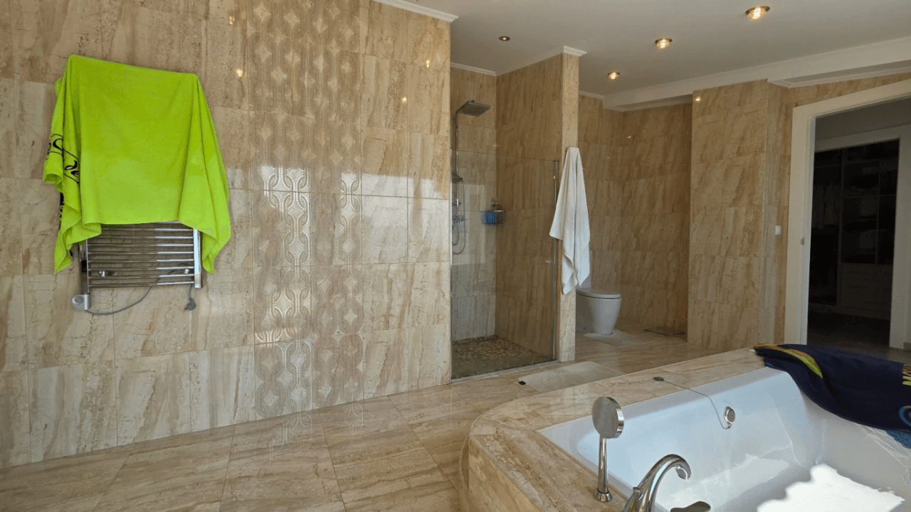 Excepcional ático en primera línea de mar en Altea Mascarat en la Costa Blanca.