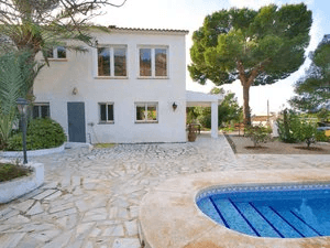 Casa unifamiliar en venta en Altea la Vella en una doble parcela con casa de huéspedes separada.